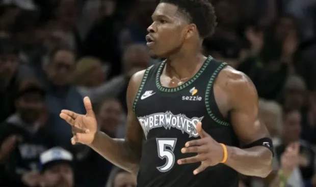 官方直播入口-爱德华兹全场17投仅6中，得到19分6篮板5助攻1抢断1封盖