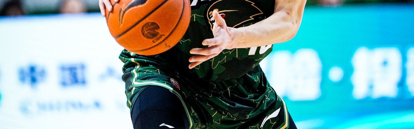 英雄联盟官网赛事-不让打了吗？开局1分钟郭昊文&amp;赵柏清冲突 双双被换下再未上场