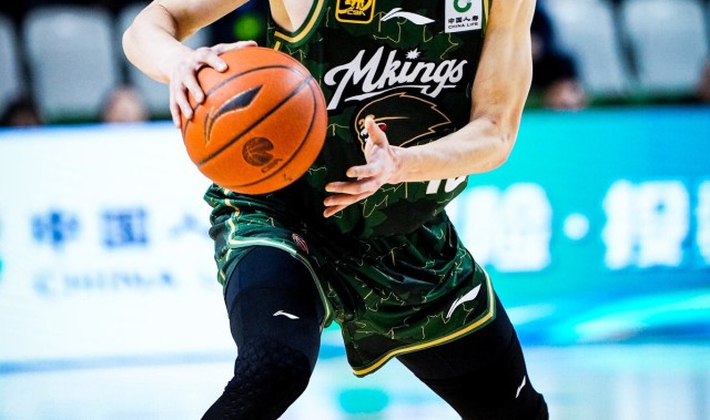 英雄联盟官网赛事-不让打了吗？开局1分钟郭昊文&amp;赵柏清冲突 双双被换下再未上场